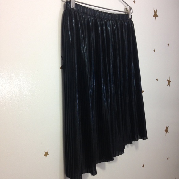 Metallic Ruffle Skirt - Picture 3 of 8